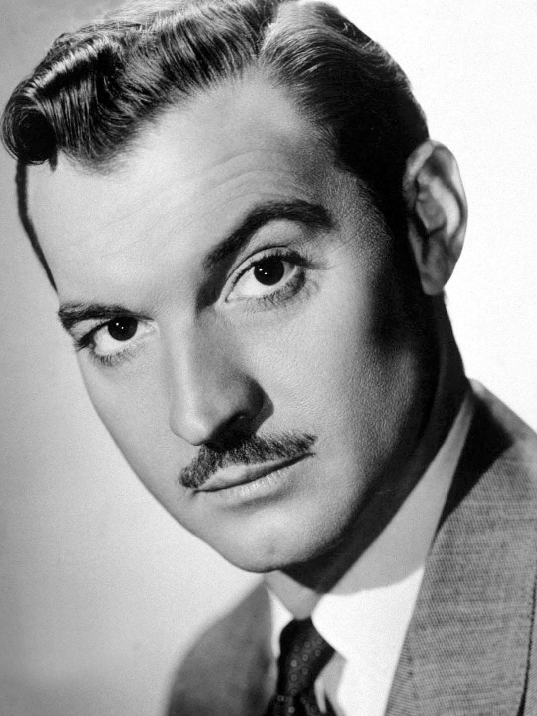 How tall is Zachary Scott?